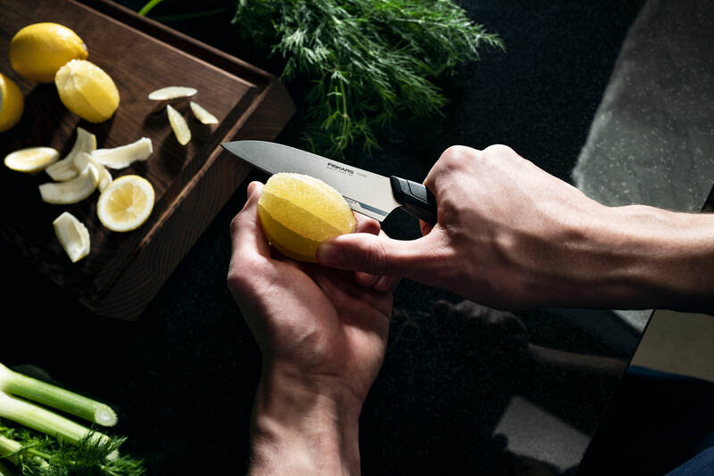 Malý kuchařský nůž Fiskars Taiten 13 cm