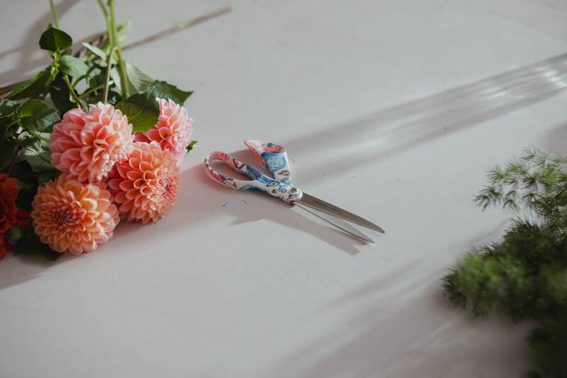 Univerzální nůžky Fiskars FXI Satumetsä růžové