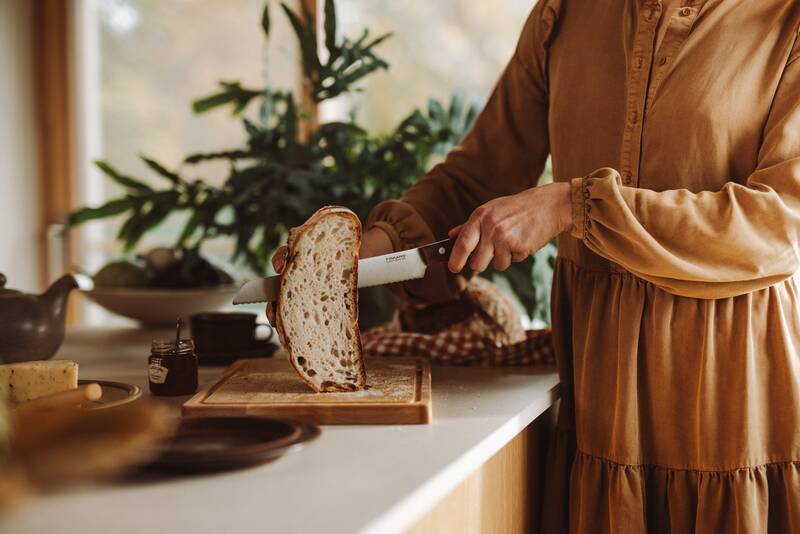 Nůž na pečivo Fiskars Folken