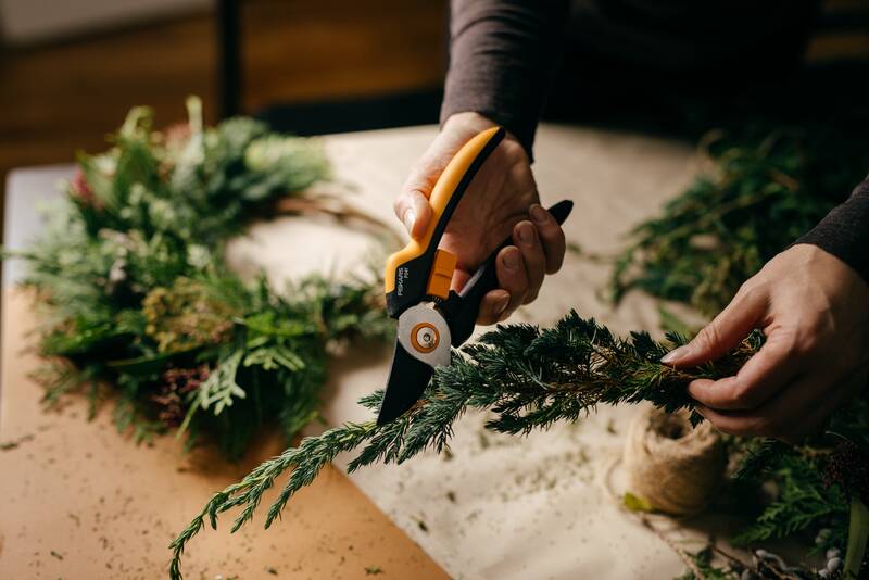 Dvoučepelové zahradní nůžky Fiskars Solid P341