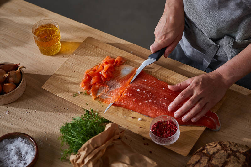 Filetovací nůž Fiskars Hard Edge