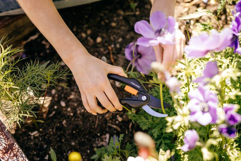 Dvoučepelové zahradní nůžky Fiskars P26