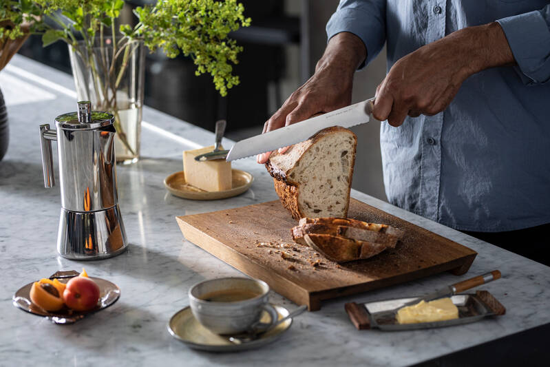 Nůž na pečivo Fiskars All Steel